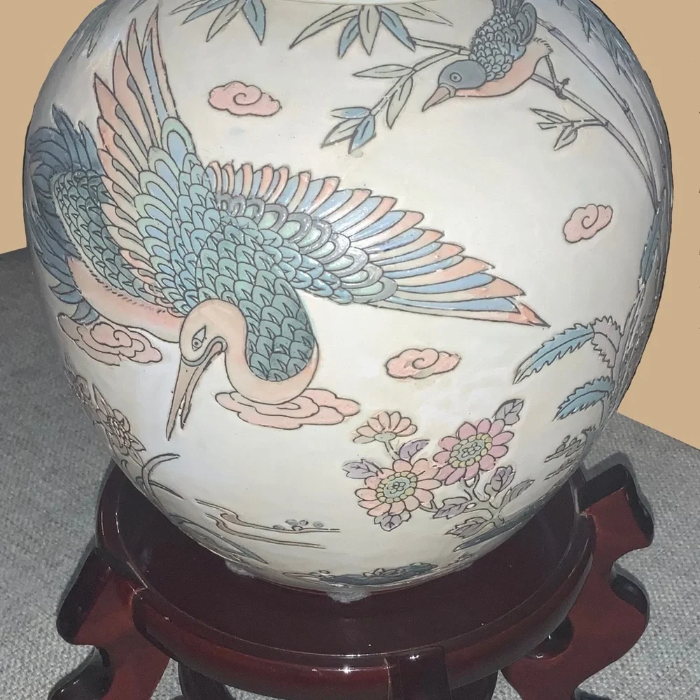 Vintage Porcelain‎ Chinese Ginger Jar With Domed Lid by WBI